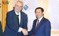 Phó Thủ tướng Vương Đình Huệ hội kiến Tổng thống Czech Milos Zeman