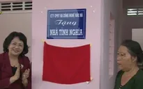 Phó Chủ tịch nước tặng quà cho gia đình chính sách tại tỉnh Vĩnh Long