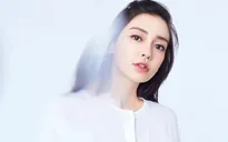 Sau 1 tháng sinh con, Angelababy tái xuất trẻ trung như nữ sinh