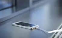 Một người đàn ông tử vong khi đang sạc iPhone trong phòng tắm
