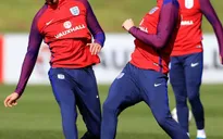 “Gà nhà” đá nhau gãy chân, HLV Mourinho lo sốt vó