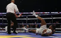 "Tay đấm thép" Klitschko bất ngờ bị hạ đo ván
