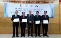 Trao giấy chứng nhận kiểm định quốc tế cho 4 trường đại học Việt Nam