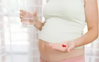 Thói quen uống uống 1 viên sắt, 1 viên canxi suốt thai kỳ là hoàn toàn sai lầm