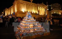 Cây thông Noel vô cùng đặc biệt tại trung tâm thủ đô Hy Lạp