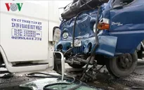 Xe tải gây tai nạn liên hoàn, tài xế bị gãy chân