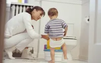 Nhiều bé trai có nguy cơ vô sinh do sự chủ quan của bố mẹ