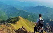 Mạo hiểm chinh phục “sống lưng khủng long” vùng Đông Bắc