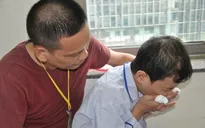 Bố cụt tay chăm con ung thư máu trong nỗi đau đớn khôn nguôi