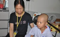 Mẹ ung thư vòm họng chăm con ung thư máu trong nghẹn ngào nỗi đau