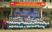 Quỹ tấm lòng Việt trao tặng học bổng cho các em học sinh ở Thanh Hóa