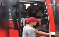 Yêu cầu công an vào cuộc vụ phụ xe khách quát tháo khách Tây