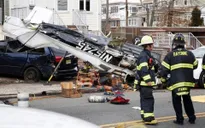 Máy bay lao xuống đường phố New Jersey