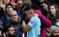 Cú sốc cho Man City: Gabriel Jesus bật khóc rời sân trong đau đớn