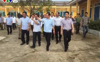Phó Thủ tướng Vương Đình Huệ thăm, tặng quà các hộ dân Hà Tĩnh thiệt hại nặng sau bão