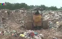 Quảng Ngãi: Bãi xử lý rác quá tải, dân sống chung với ô nhiễm