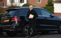 HLV Claudio Ranieri thu dọn đồ đạc rời Leicester City