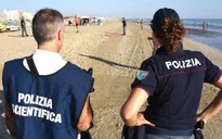 Italy: Du khách bị cưỡng hiếp và đánh đập trên bãi biển