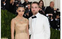 Robert Pattinson chia tay bạn gái?
