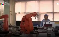 Robot thay thế nhân công trong các nhà máy