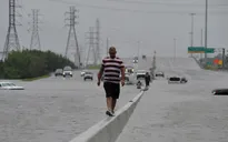 Bãi bỏ lệnh giới nghiêm sau bão Harvey tại Houston, Mỹ