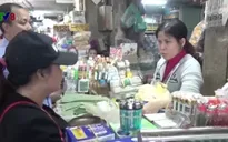 TT-Huế: Tràn lan rượu không nguồn gốc tại chợ Đông Ba
