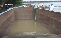 Bị công an kiểm tra, "cát tặc" nhấn chìm ghe để phi tang