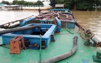 Vĩnh Long: Kiểm tra hoạt động khai thác cát trên sông Hậu