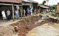 Hậu Giang: Di dời khẩn cấp dân ra khỏi vùng nguy cơ sạt lở cao