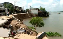 Di dời một phần của hai nhà máy do sạt lở ở An Giang