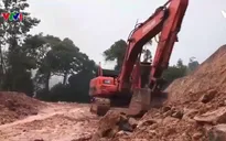 Khó khăn khắc phục sạt lở trên Quốc lộ 40b