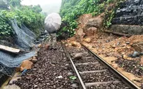 Thông tuyến đường sắt Bắc - Nam sau sự cố do sạt lở núi