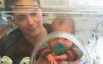 Canada: Nữ y tá đánh rơi em bé sơ sinh vì ngủ quên