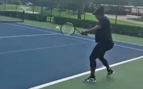 Serena bầu bí vẫn vác vợt ra sân