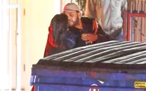 Selena Gomez công khai "khóa môi" tình cũ của Bella Hadid