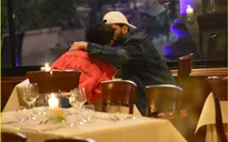 Selena Gomez liên tục công khai ôm hôn tình mới