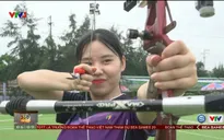 VTV Cup Tôn Hoa Sen 2017: Các cô gái đội Suwon (Hàn Quốc) cùng trải nghiệm môn bắn cung