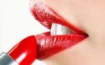 Cần lưu ý những điểm gì để phòng ngộ độc chì do son môi?