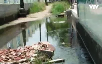 Sụt lún đường dân sinh dọc bờ kênh sông Sài Gòn