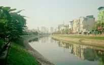Tranh cãi trái chiều về việc làm sạch sông Tô Lịch
