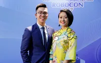 MC Phí Linh đẹp rạng ngời tại vòng loại Robocon Việt Nam 2017