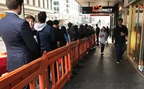 Dòng người xếp hàng chờ mua iPhone X ở Sydney