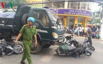 Xe tải mất phanh, tông 4 người trọng thương