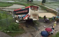 Xe khách nổ lốp trên cao tốc Hà Nội - Lào Cai: Phụ xe tử vong, 13 người bị thương
