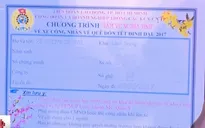 TP.HCM trao “Tấm vé nghĩa tình” cho công nhân nghèo về quê đón Tết