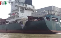 Hai tàu container đâm nhau trên sông Đồng Nai