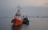 Cứu tàu cá bị hỏng hộp số trên biển