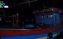 Kịp thời cứu 6 ngư dân tàu cá Quảng Ngãi gặp nạn trên biển