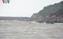 Tàu cá bị sóng đánh chìm, 1 ngư dân mất tích