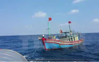 Cứu nạn thành công 6 ngư dân Nam Định gặp nạn trên biển